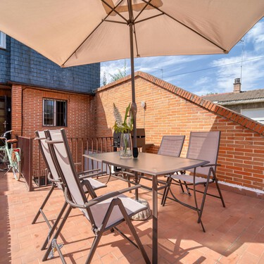 La mesa plegable y con altura extensible que ha llegado a Lidl para convertirse en la protagonista de nuestra terraza 