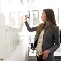 Ser madre, algo por lo que las empresas discriminan a las mujeres y no las citan para entrevistas de trabajo