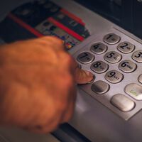 Sacar el dinero del banco antes de fallecer no evita el Impuesto de Sucesiones si no se justifica su destino, confirma la justicia 