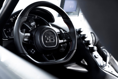 bugatti chiron record velocidad long tail