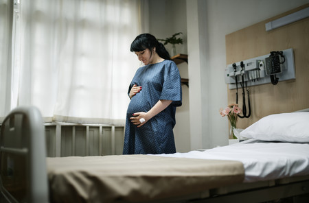Durante la cuarentena, ¿cuándo debo ir a urgencias si estoy embarazada?