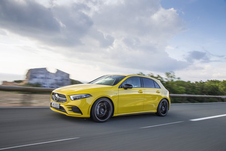 Probamos el Mercedes-AMG A 35, un compacto de 306 CV que puede jugar en la liga de los mayores