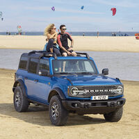 Ford copia a Mr Bean: quiere que puedas conducir su todoterreno más bestia desde el techo pero sin fregona