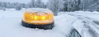 Las balizas conectadas V16 se estrenan en pleno invierno: un problema añadido para su funcionamiento que la DGT parece haber ignorado 