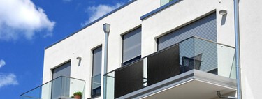 Lo último de Movistar son estos paneles solares para la terraza que puedes instalar tú mismo para ahorrar luz en casa 