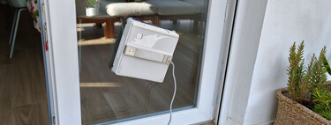 I hate cleaning windows, so I let the Dreame C1 do it for me
