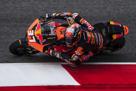 Pedro Acosta arrasa en Mugello, Alonso López la lía pero remonta y Arón Canet pierde el podio al final