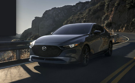 El Mazda 3 Turbo podrá llevar un kit deportivo opcional y lo presume en estas fotos
