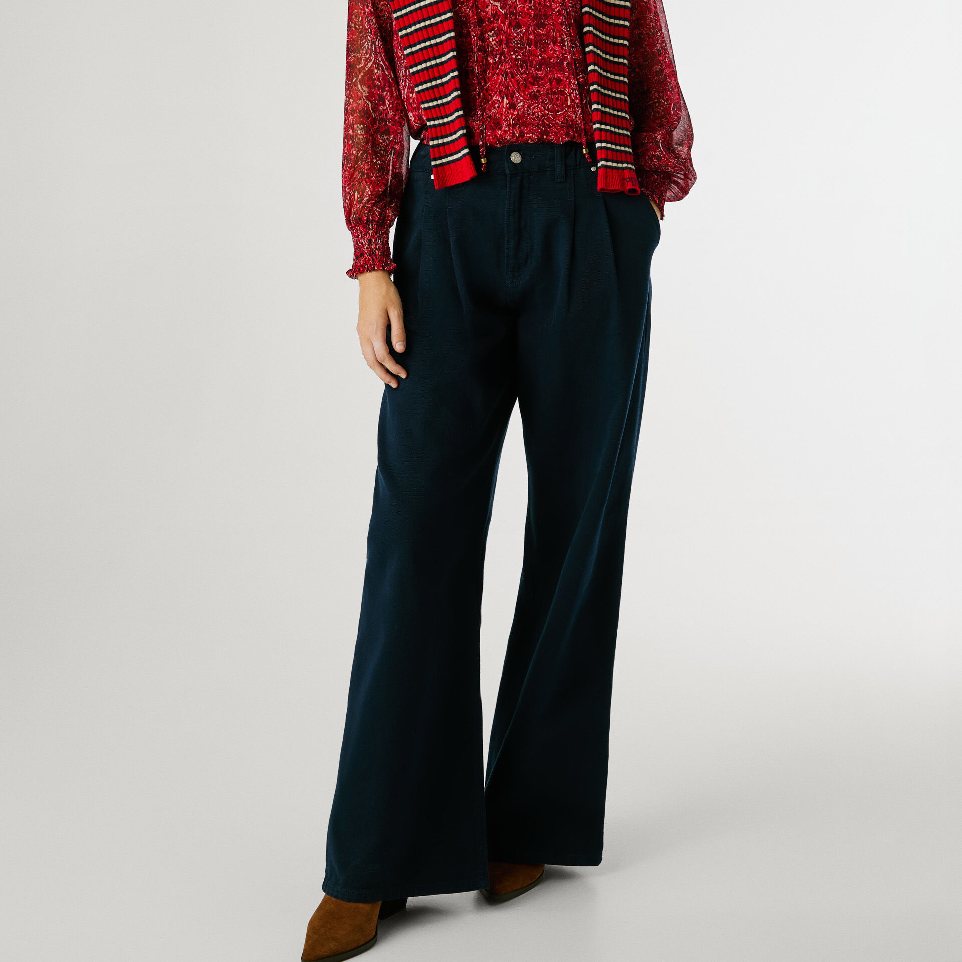 jeans fit loose y tiro alto 