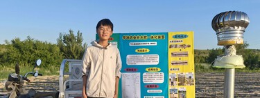 Con un tubo y botellas de plástico, un estudiante chino de 14 años crea la solución perfecta para «fabricar» agua en el desierto