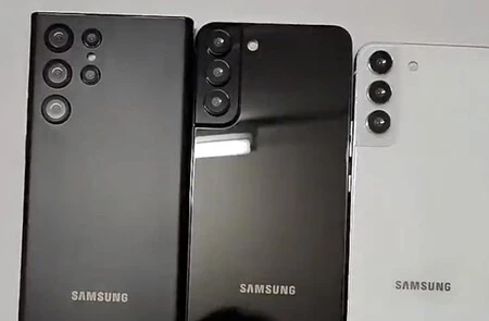 OnLeaksから流出したSamsung Galaxy S22とされる3台の画像