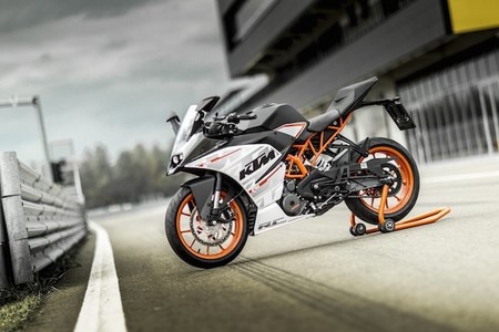 ktm_rc_390_estatica_15.jpg