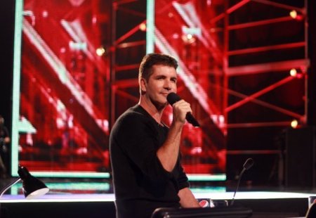 Simon Cowell se aburre mogollón con Lady Gaga