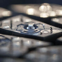 El último invento revolucionario finlandés son neumáticos con clavos que se activan automáticamente al detectar hielo o nieve