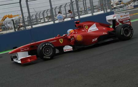 Fernando Alonso consigue el mejor tiempo el viernes del Gran Premio de Europa