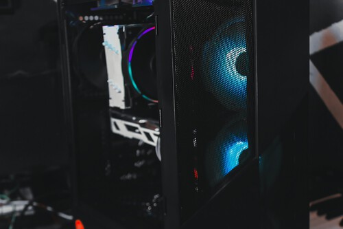 De comprarme un PC gaming ahora mismo, no sería muy distinto a este con RTX 5060 Ti, 32 GB de RAM y descuentazo 