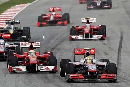 f1-ferrari-y-mclaren-luchando-gp-malasia-2010.jpg