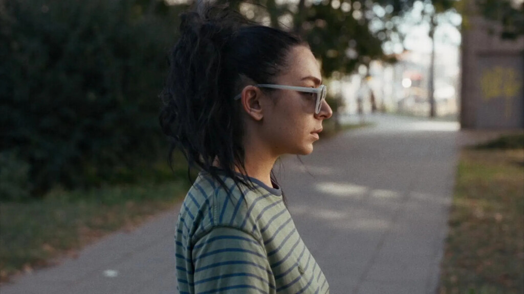 No deberías estar con nadie si no explota un volcán al veros. O eso es lo que nos dice Charli XCX en esta película tan apañada como insuficiente