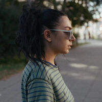 No deberías estar con nadie si no explota un volcán al veros. O eso es lo que nos dice Charli XCX en esta película tan apañada como insuficiente 