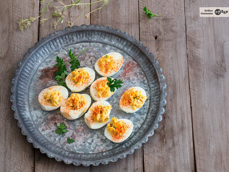 Receta de huevos endiablados o deviled eggs. Receta norteamericana