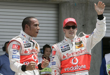 McLaren intenta mediar entre Alonso y Hamilton