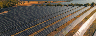 Madrid consume más y genera menos energía que nadie. Y además sus vecinos se están negando a poner placas solares