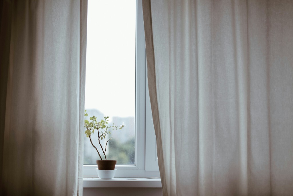 El truco perfecto para eliminar la suciedad del exterior de las ventanas con remedios caseros