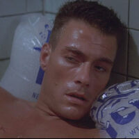 Van Damme y Dolph Lundgren casi llegan a las manos en la alfombra roja de Cannes en 1992. Y todo para vender una película