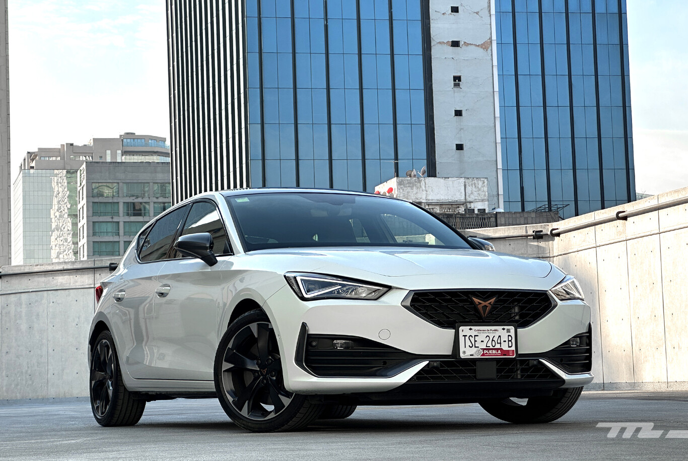 CUPRA León 245, a prueba: el hot-hatch más accesible de México es divertido y amigable con la rutina