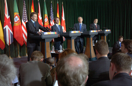 President George W Bush Prime Minister Jose Manuel Durao Barroso Prime Minister Tony Blair And Prime Minister Jose Maria Aznar Conduct A Joint Press Briefing