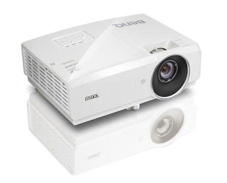 BenQ presenta dos nuevos proyectores para entornos con iluminación ambiental