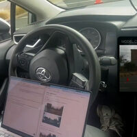 Tres ingenieros conectaron ChatGPT, Claude y Grok a un Toyota Corolla para comprobar si podían conducir. Sólo una IA consiguió terminar el circuito 