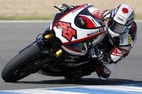 MotoGP Gran Bretaña 2010: Shoya Tomizawa se lleva el gato al agua en Moto2