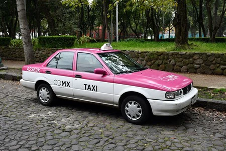 Como Uber, DiDi y compañía siguen operando, taxistas bloquearon el Aeropuerto Internacional de Ciudad de México