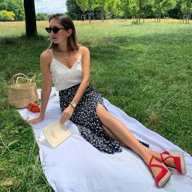 Así son las faldas de flores al estilo abuela que están arrasando en los looks de verano este 2026 