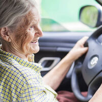 Los mayores de 65 años pueden respirar tranquilos: la DGT no les va a quitar el carnet de conducir. En España tiene una razón de peso