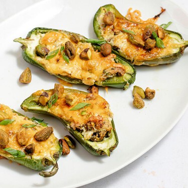 Cómo hacer una botana de jalapeños en escabeche rellenos de queso y pistaches para disfrutar el fin de semana 