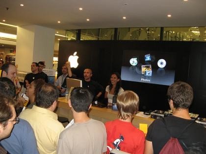 Fotos de la inauguración oficial de la Apple Shop de Fnac Triangle