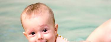Nueve juegos para estimular la psicomotricidad de tus hijos en la piscina