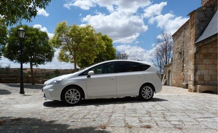Toyota Prois+ monovolumen lateral