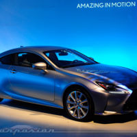 Buena forma de celebrar los 10 años de híbridos de Lexus