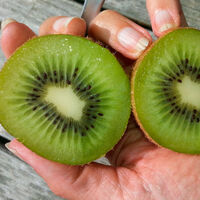 No es una excentricidad de las redes sociales: comer la piel del kiwi es la mejor parte según la ciencia 