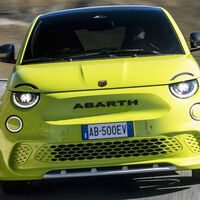 Abarth 500e: El escorpión se rinde ante la nueva era de electrificación