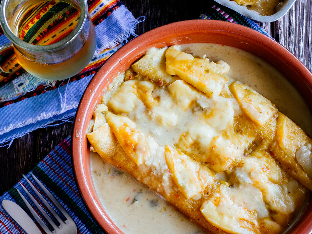 Ni tacos ni fajitas: la receta de enchiladas gratinadas de pollo con la que triunfarás en la cena