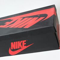 Nike quiere que este verano entrenes bronceada con estas zapatillas naranja neón a mitad de precio 