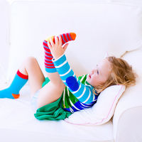 Nueve consejos para organizar un armario al estilo Montessori y fomentar la autonomía en el vestir