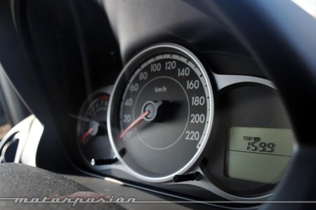 Panel instrumentos Mazda2