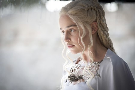 ¡Cuesta reconocer a Emilia Clarke en la portada de Rolling Stone!