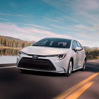 El Toyota Corolla Hybrid 2023 ya tiene precio en México: más potencia y nueva versión