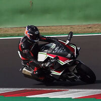 La Bimota TESI H2 se deja ver rodando en el circuito de Misano con Alan Cathcart a los mandos